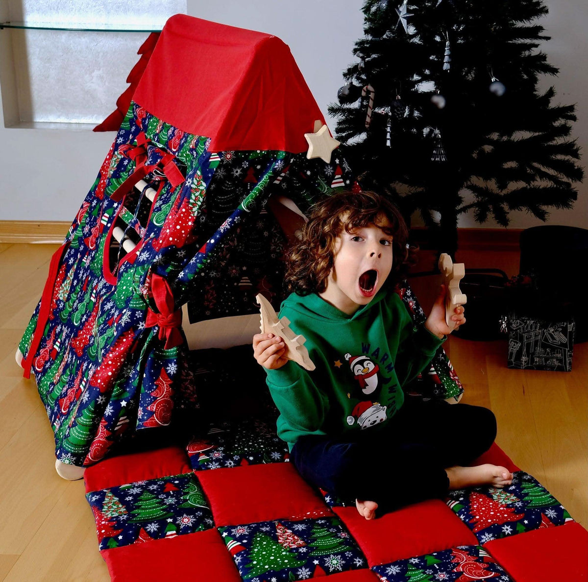Climbing Triangle with Christmas Tent Cover, Mat, Ramp