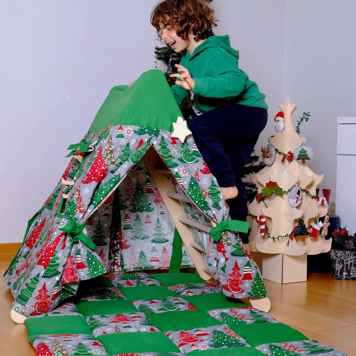Climbing Triangle with Christmas Tent Cover, Mat, Ramp