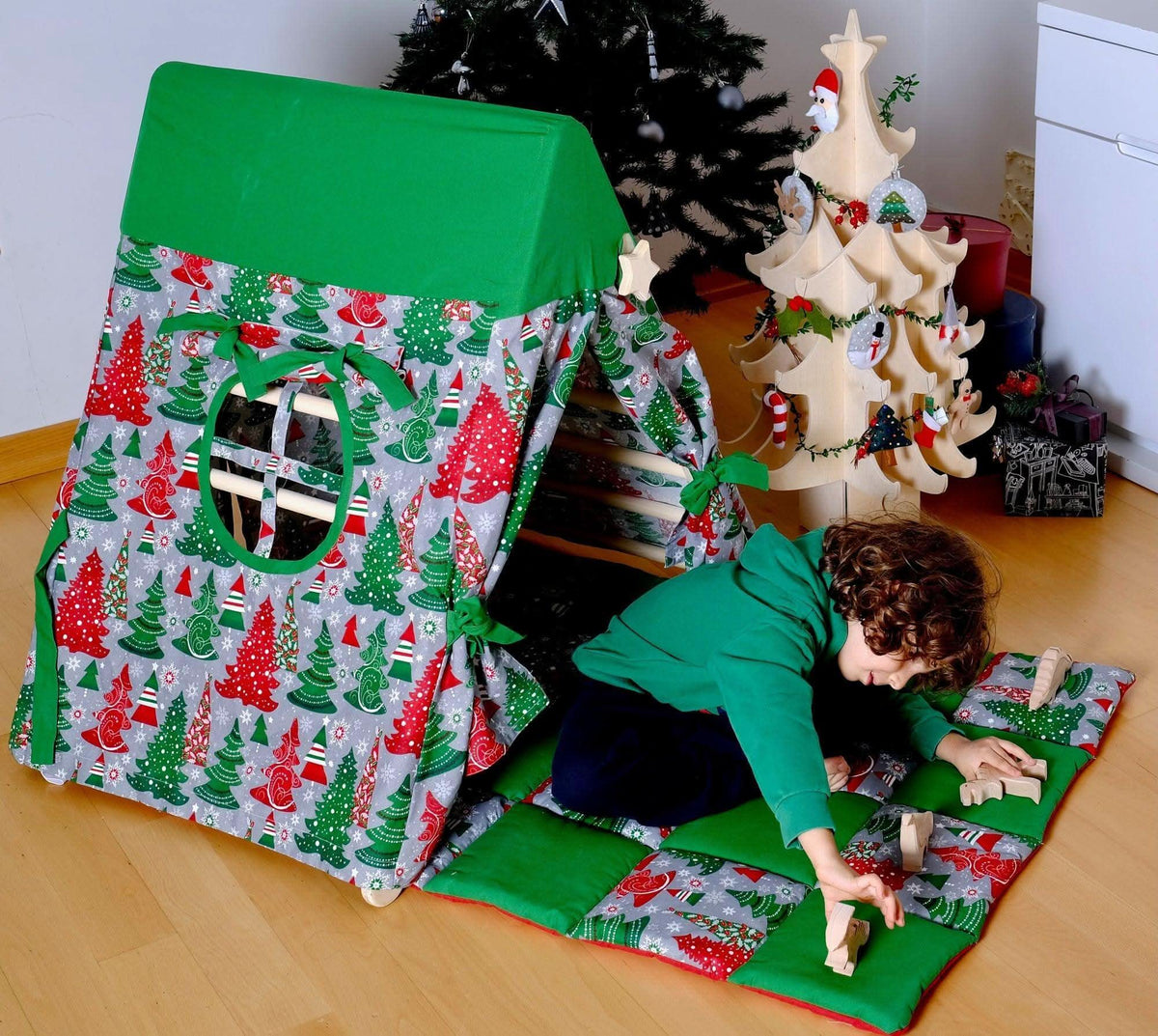 Climbing Triangle with Christmas Tent Cover, Mat, Ramp